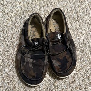Hey Dude camo boys shoes